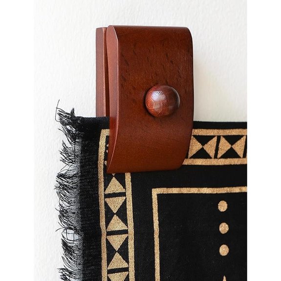 Wooden Quilt Hangers for Wall Display (4 Large Clips)